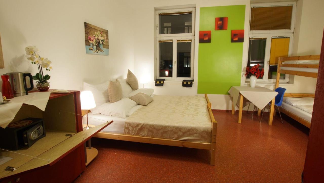 Westend City Hostel Vienna Exterior photo